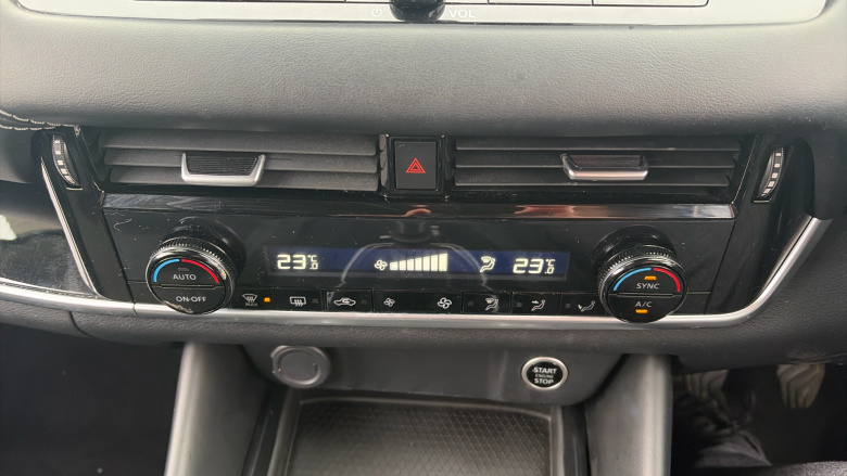 Nissan Qashqai 1.3 DiG-T MH N-Connecta 5dr Petrol Hatchback